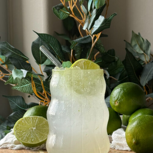 Non-alcoholic coconut and lime fresca cooler mocktail